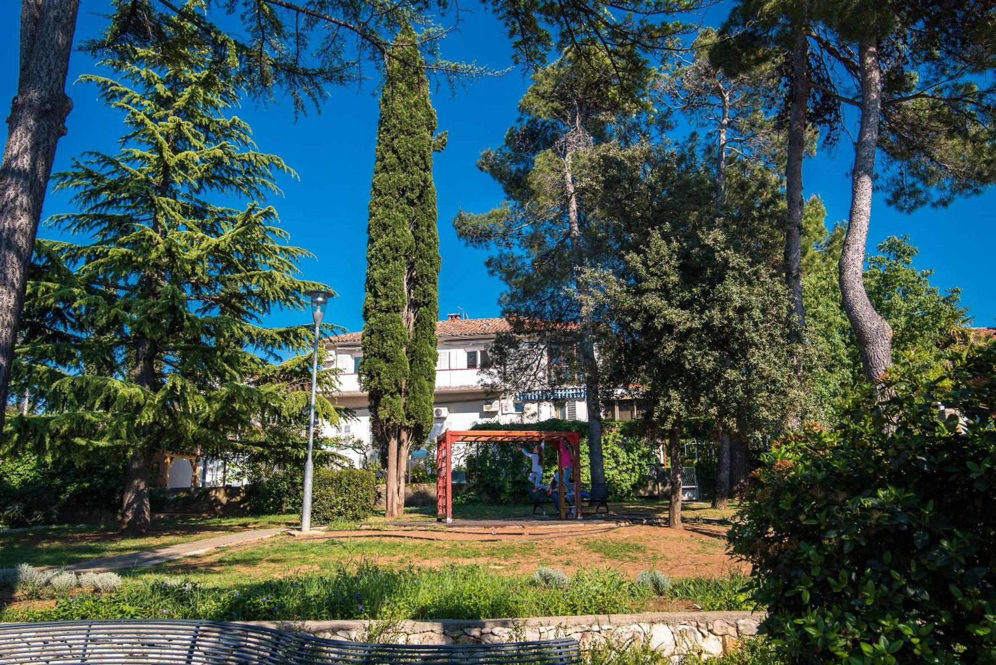Apartments House Pinezic Malinska Exterior photo